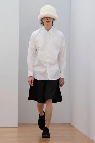 Look 16